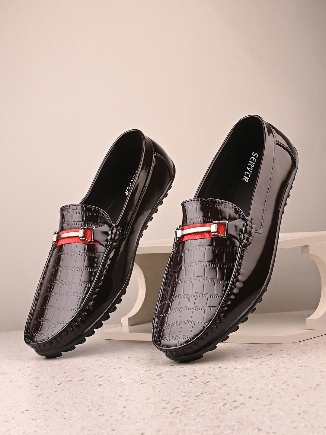 SERVER Men Woven Design Lightweight Leather Loafers