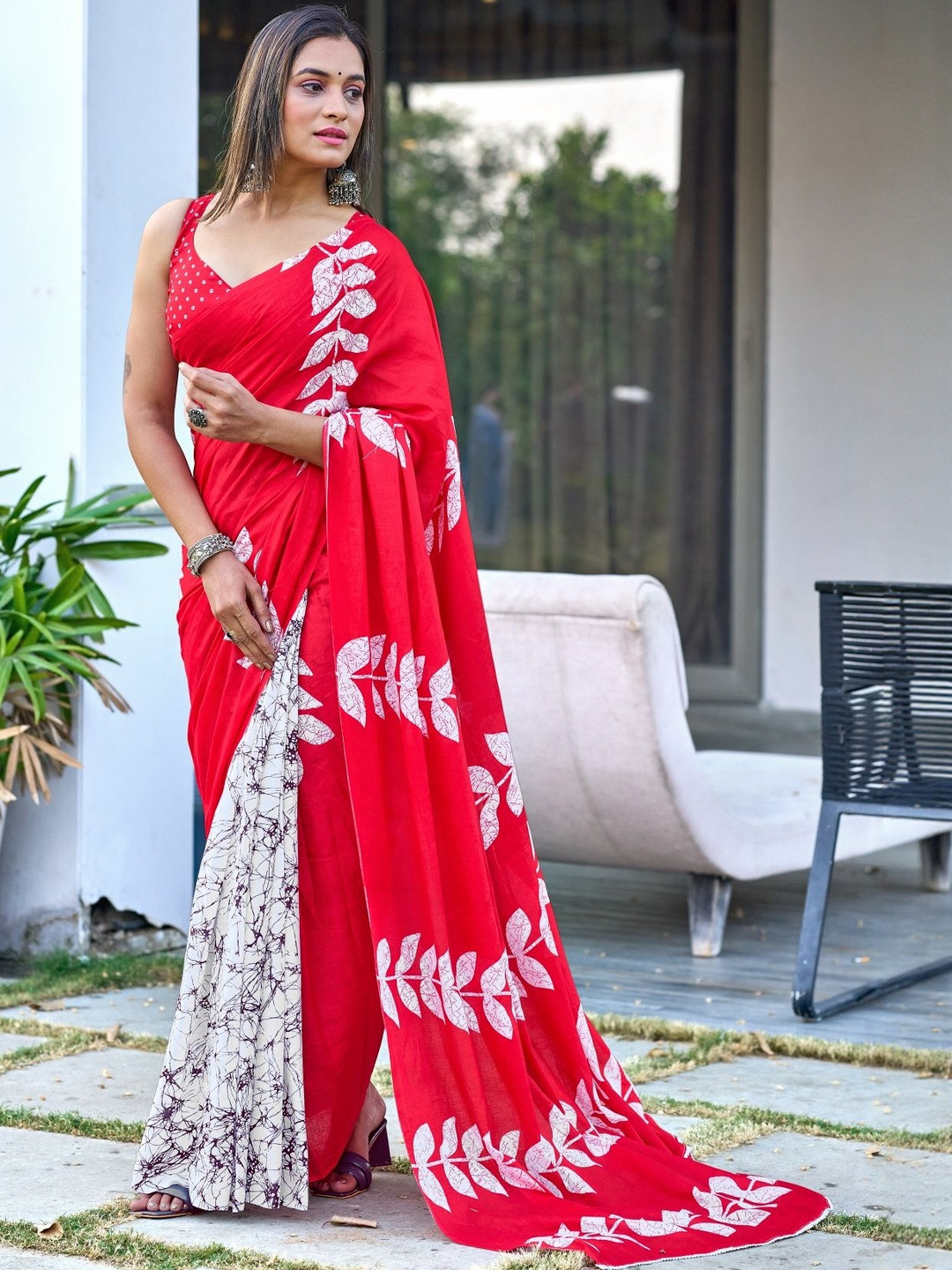 NIKATT KOMAL Floral Printed Pure Cotton Block Print Saree With Blouse Piece
