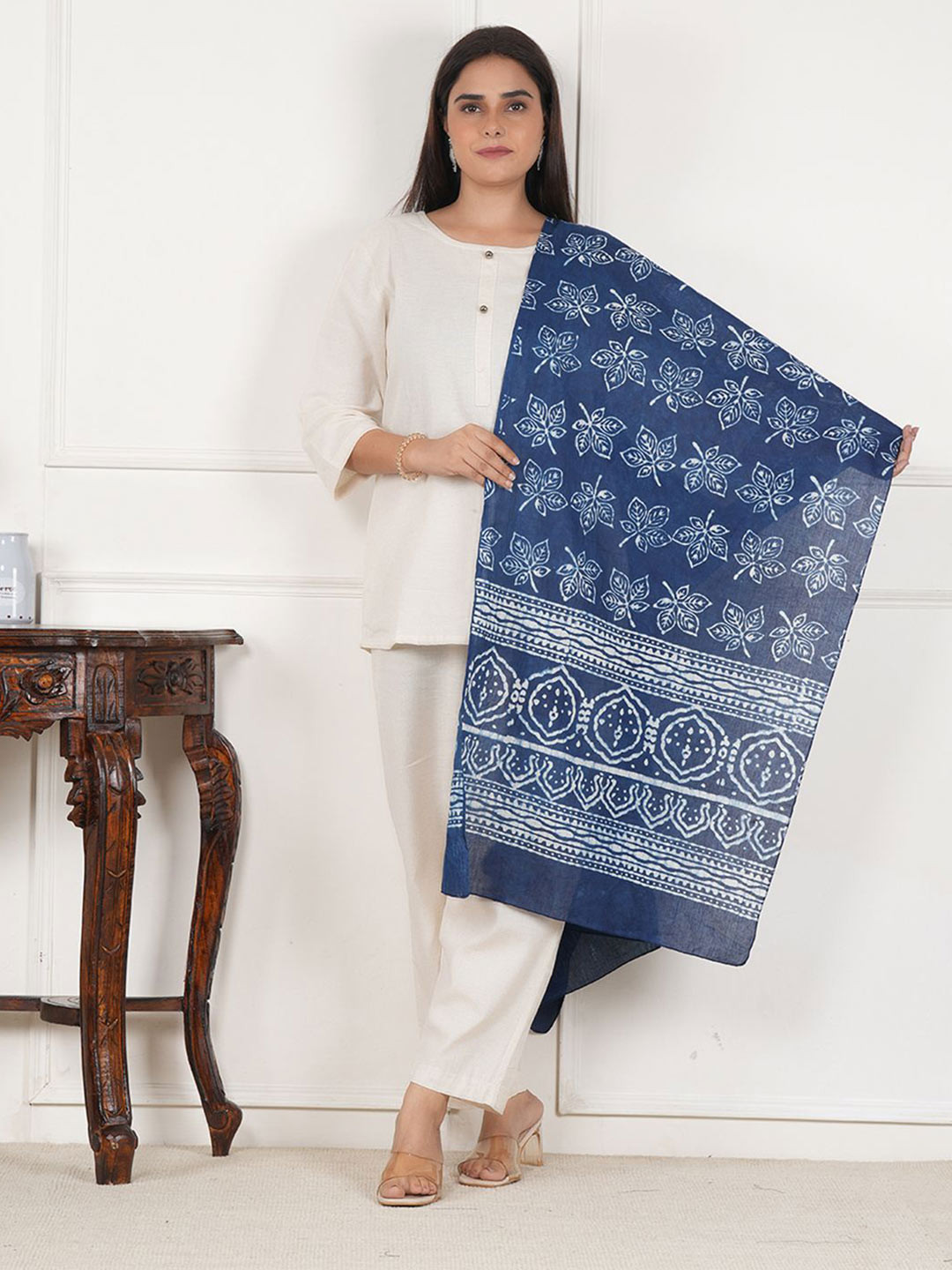 Style Shoes Women Ethnic Motifs Printed Stole With Taping Border