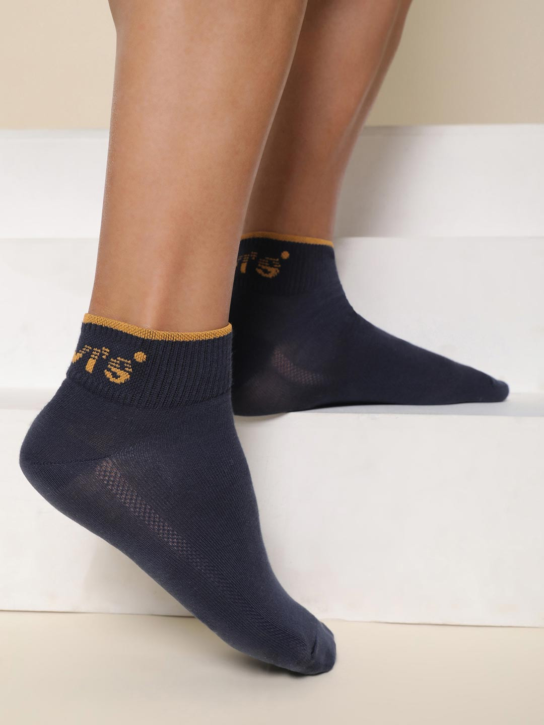 Levis Men LS204 Pack of 3 Cotton Stretch Non Terry Ankle Mid Cut Socks