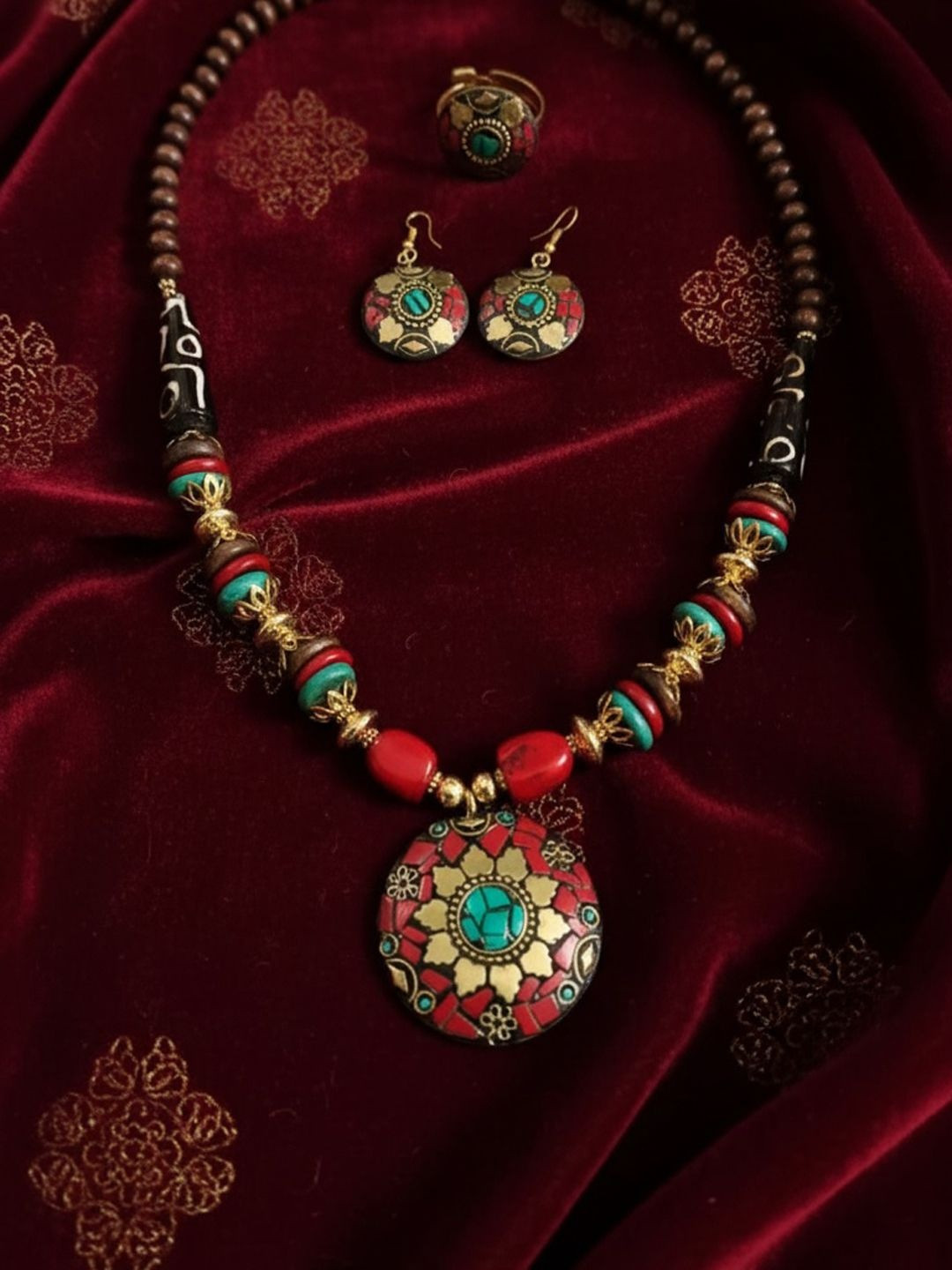 PANASH Gold-Plated Artificial Stones Studded And Beaded Necklace & Earrings With Toe Rings