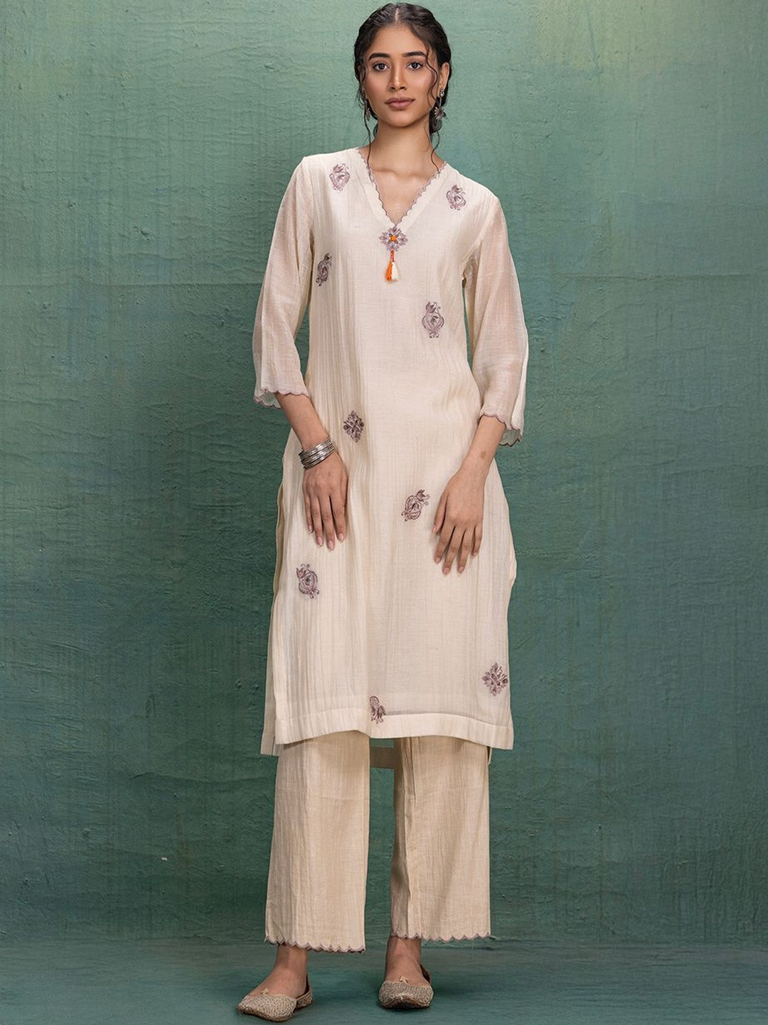 Kahani Lush Embroidered V-Neck Thread Work Pure Cotton Tunic With Trousers Co-Ords