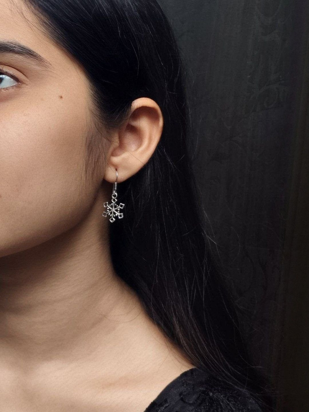 Hardin Style German Silver-Plated Snowflake Shaped Oxidised Drop Earrings