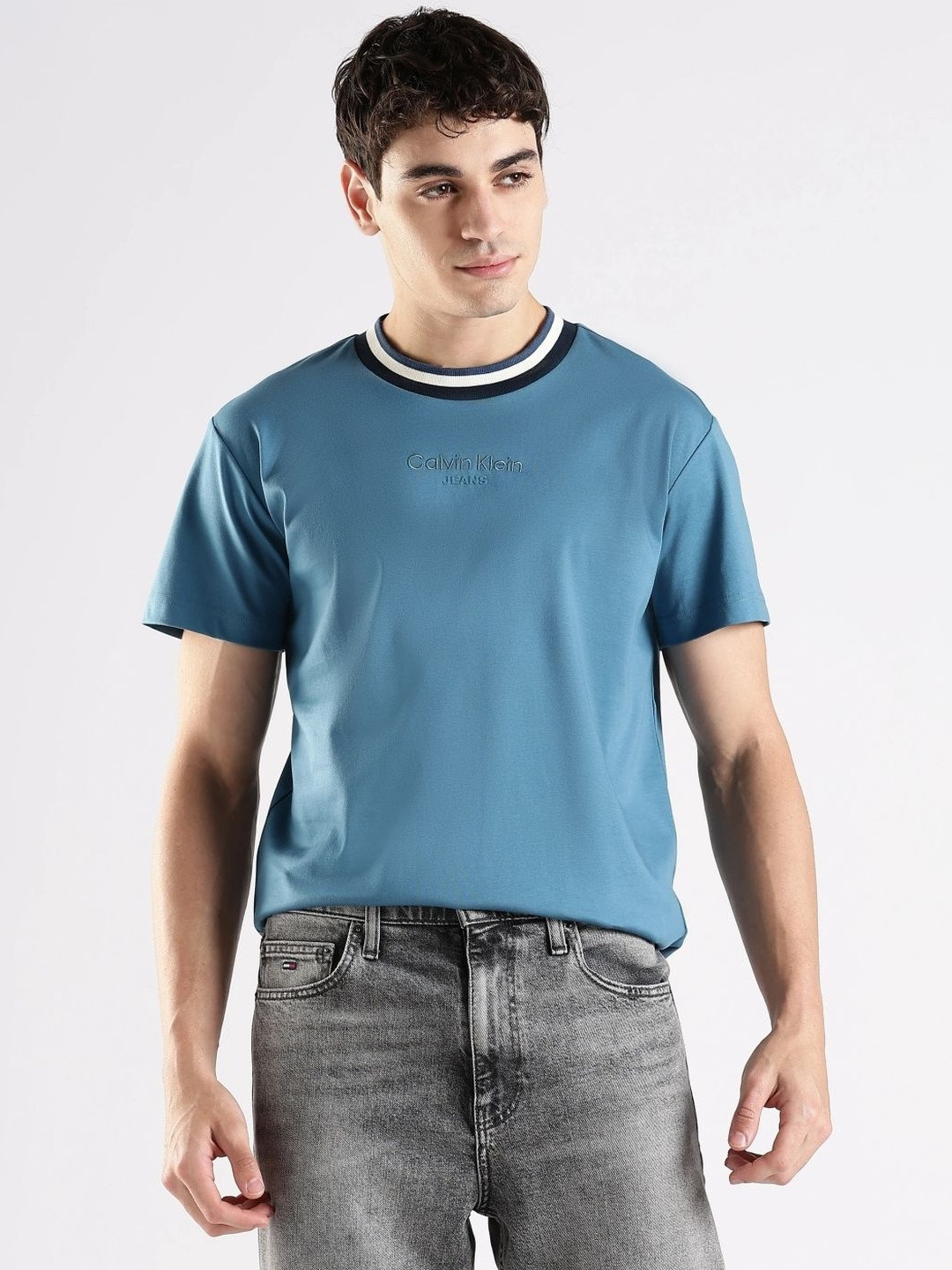 Calvin Klein Jeans Brand Logo Drop-Shoulder Sleeves Relaxed Fit Cotton T-shirt