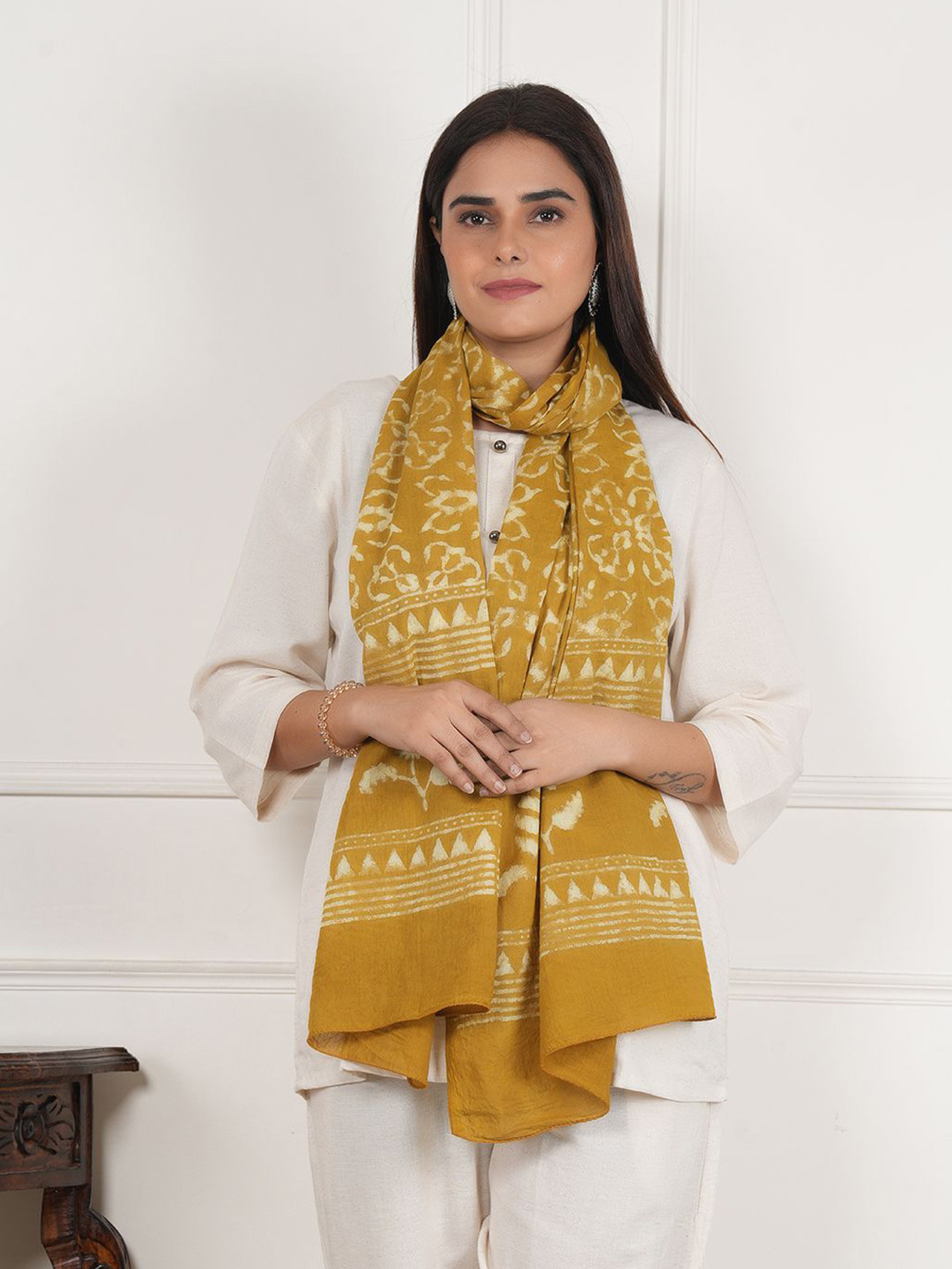 Style Shoes Women Printed Taping Border Scarf