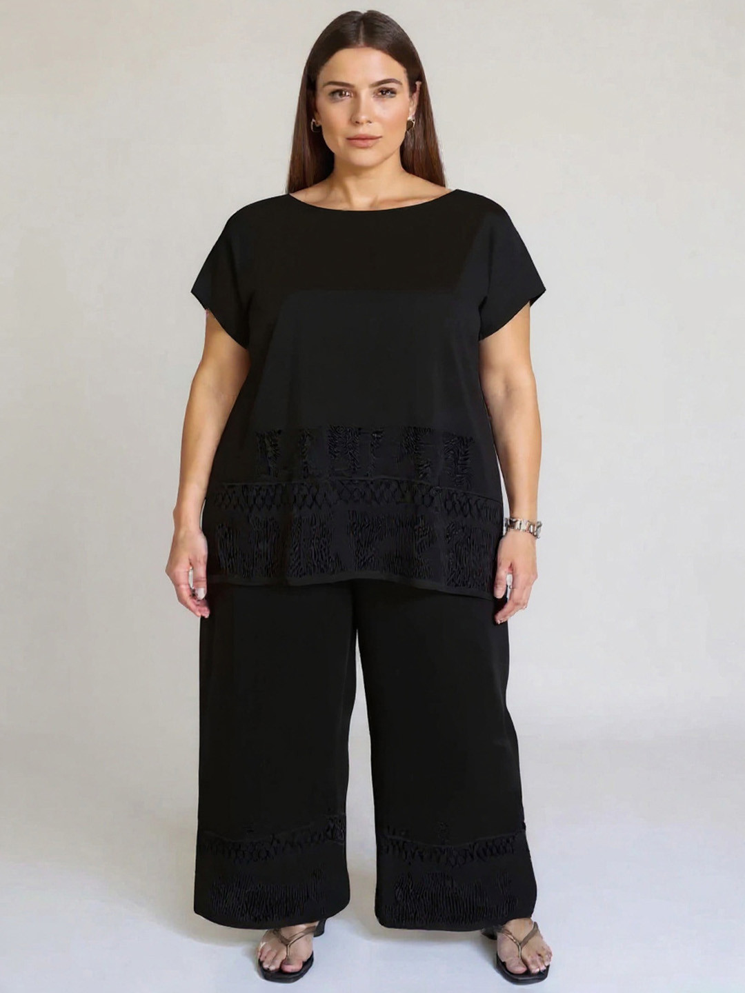 DressBerry Curve Embroidered Boat Neck Tunic With Trousers