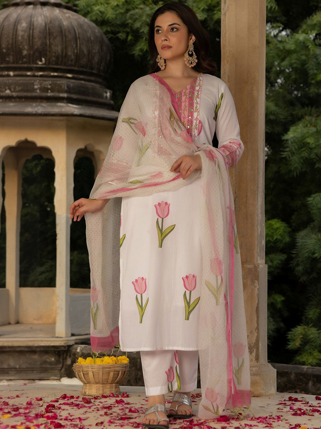 TERHA TAALI Women Floral Printed Regular Sequinned Pure Cotton Kurta with Trousers & With Dupatta