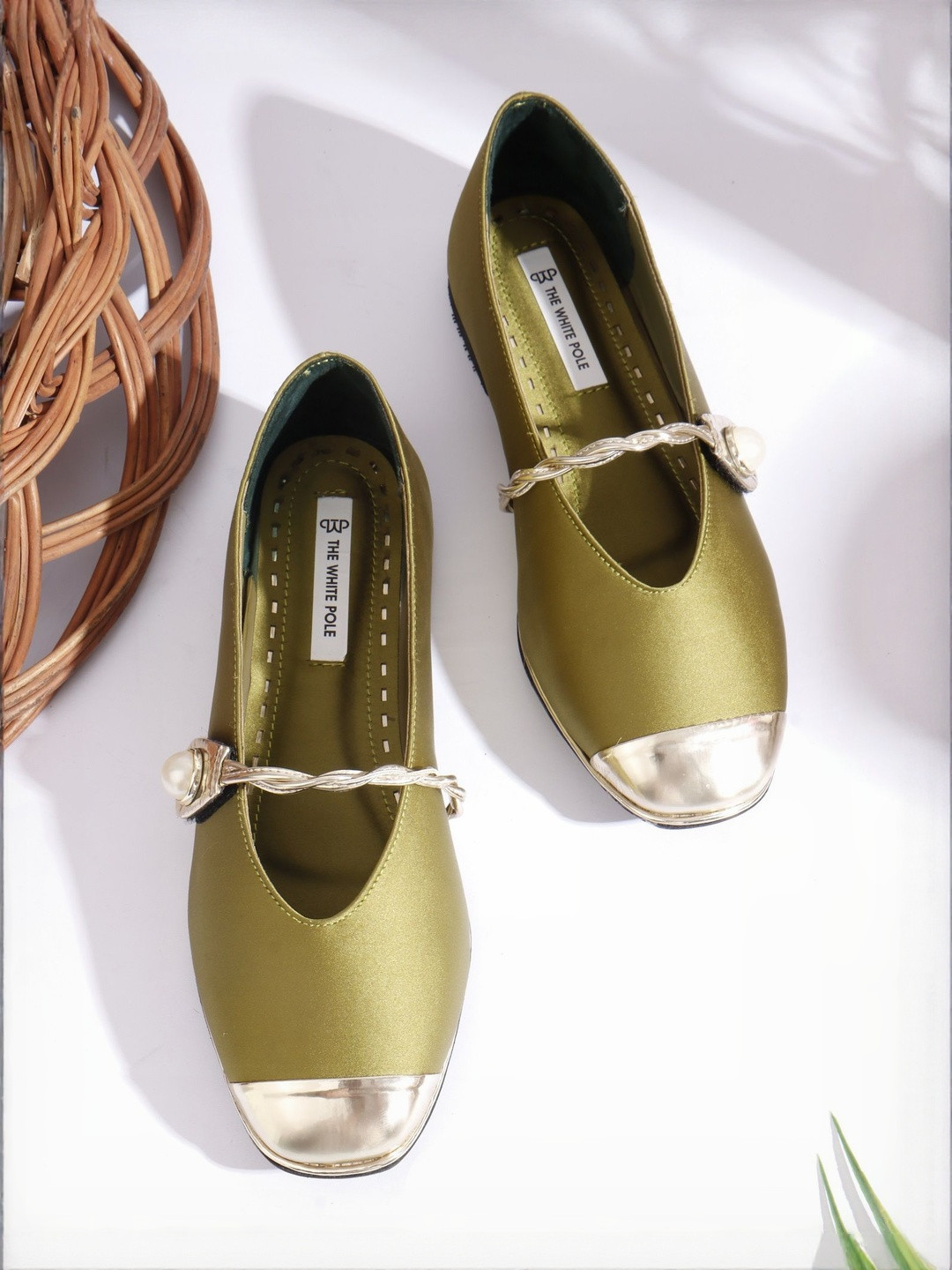 THE WHITE POLE Trendy Glossy Finish Ballerinas