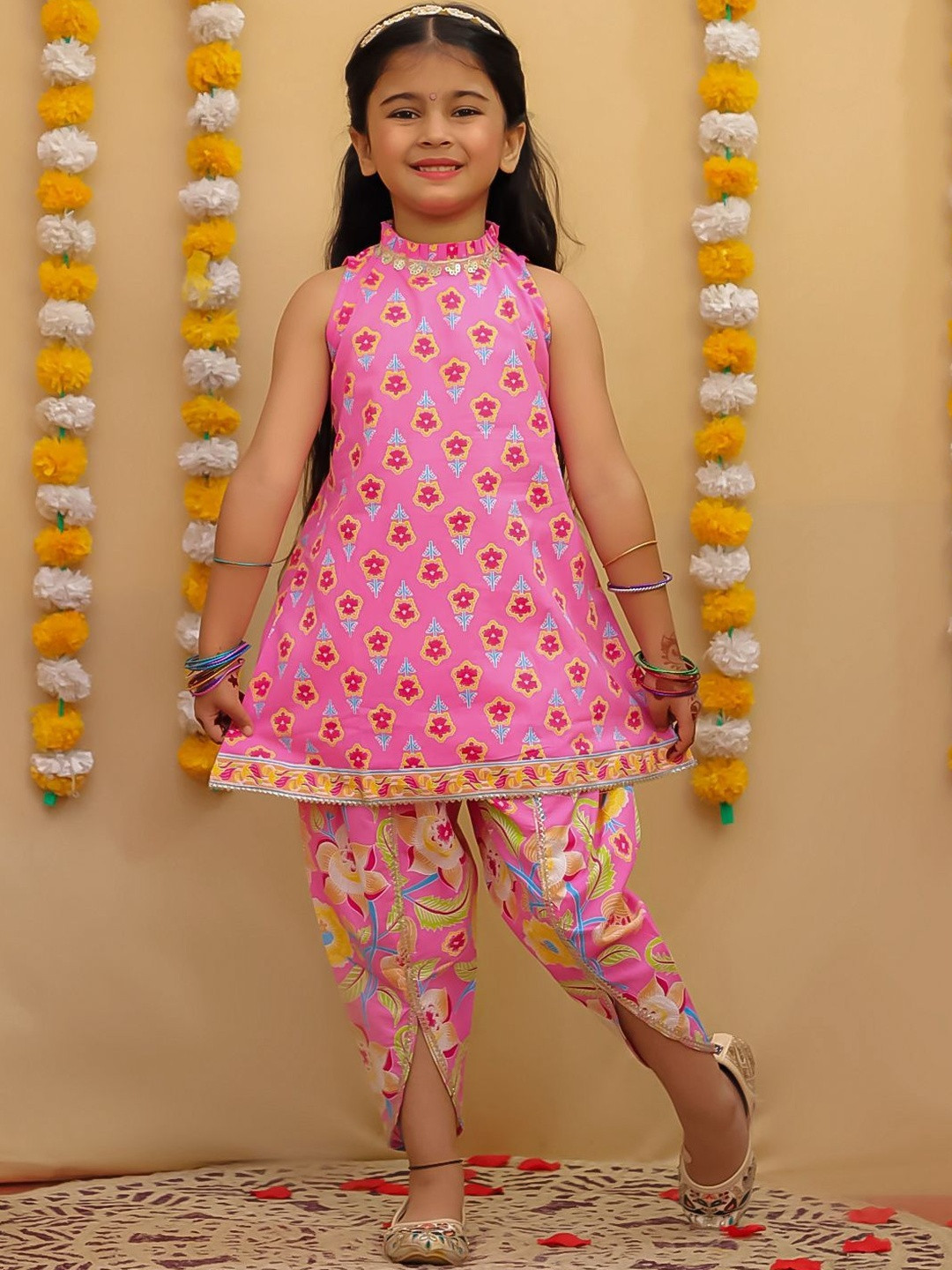 THE WEAVERS SHOP BY RAAVI Girls Floral Printed Pure Cotton Straight Kurta With Dhoti Pant