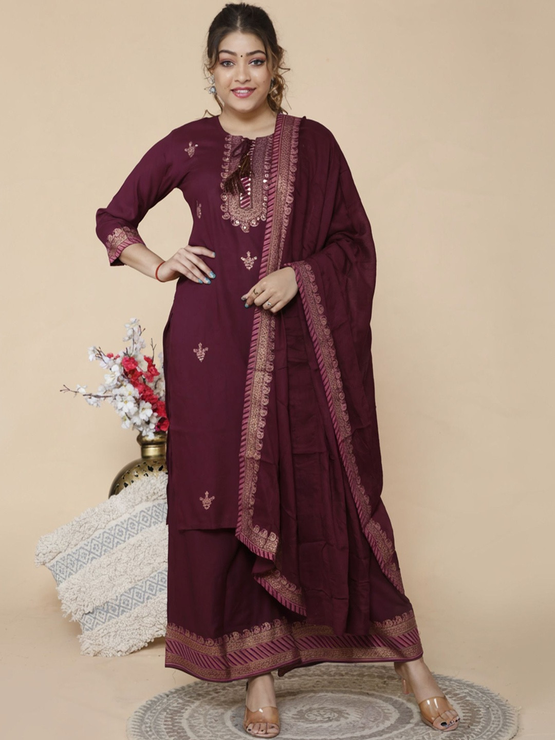 shoecom Womens Maroon Round Neck Kurta Set