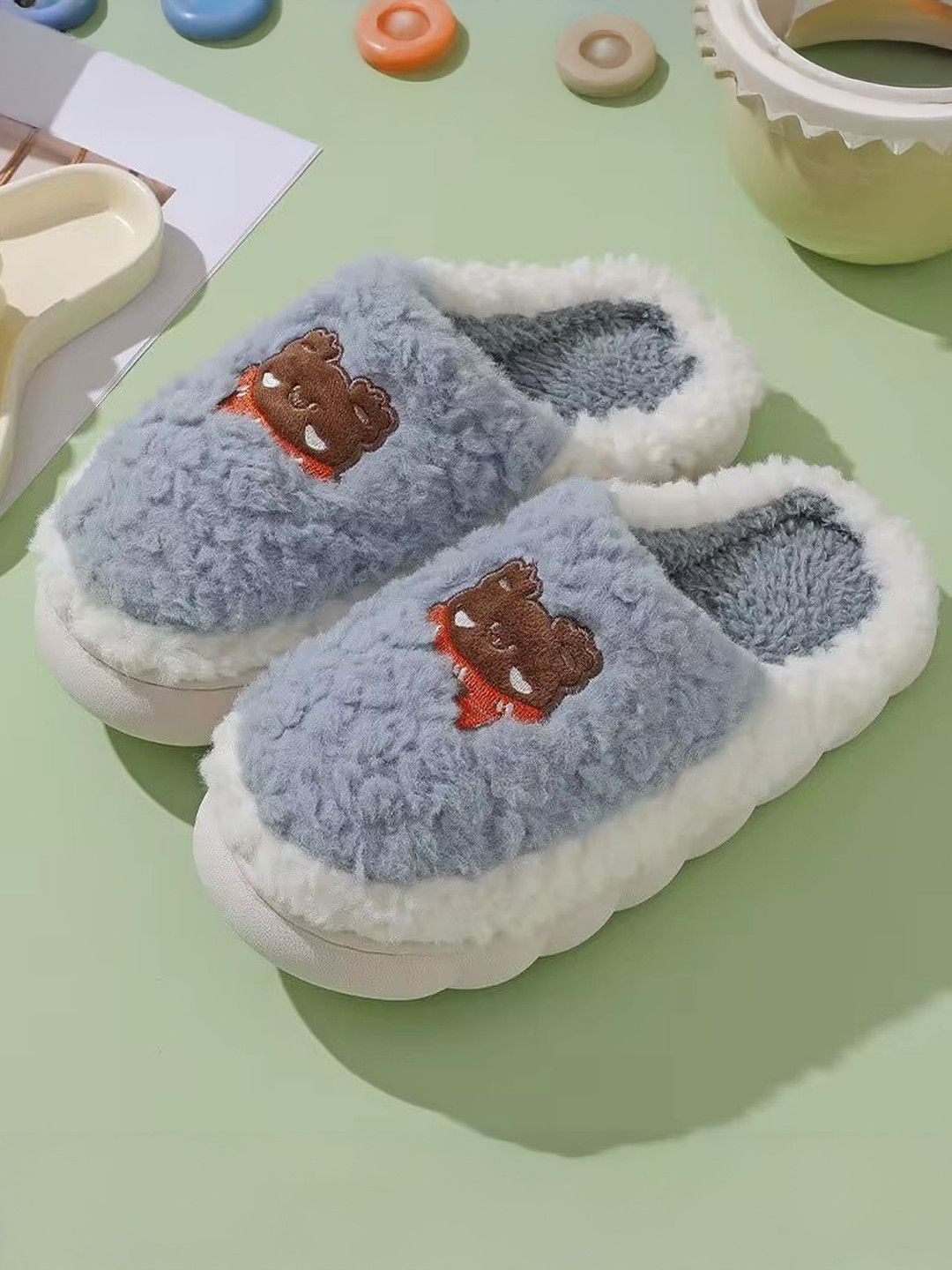 WOLVESDEN Women Self Design Winter Fluffy Fur Room Slippers