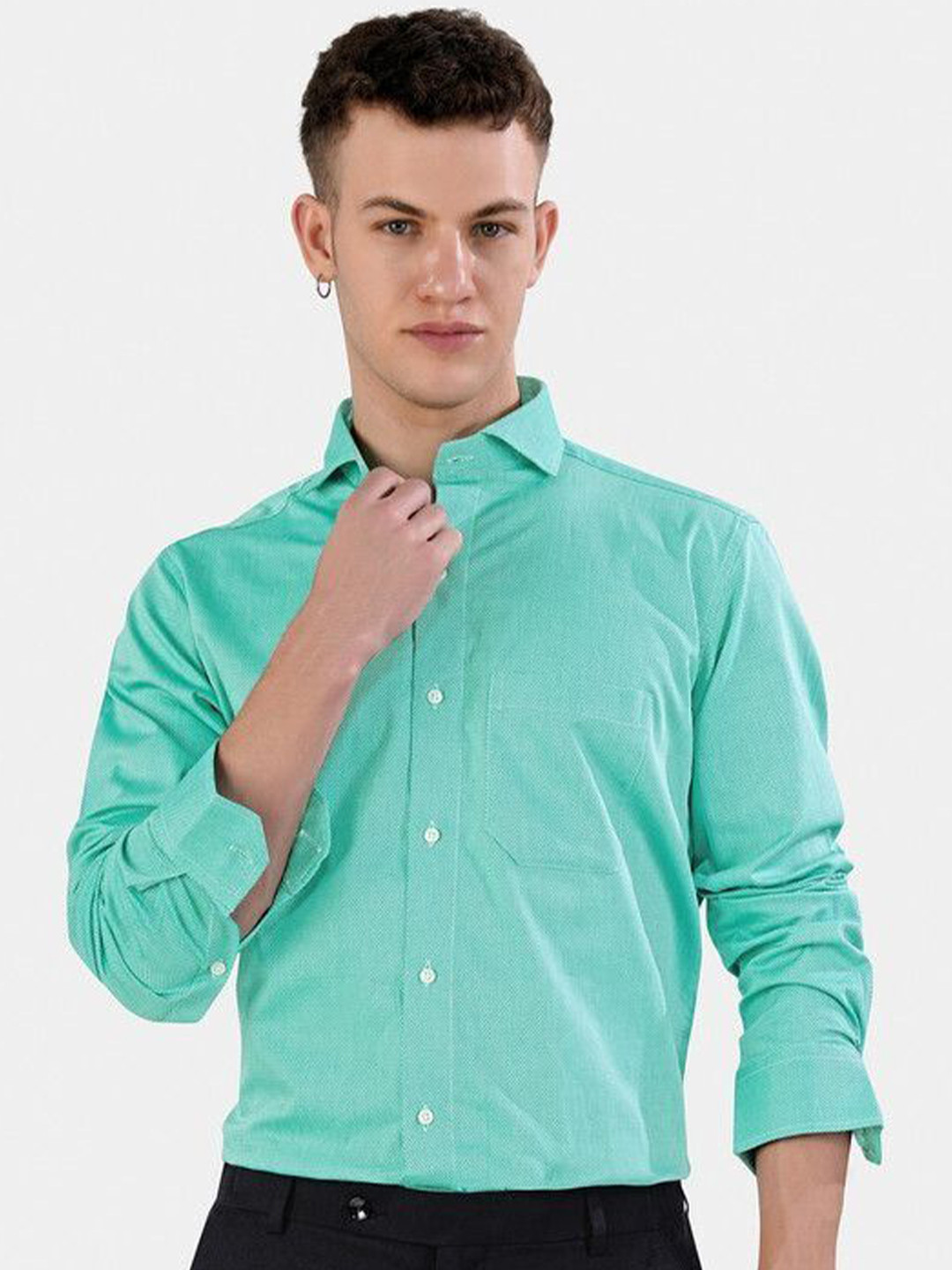 FRENCH CROWN Men Textured Cutaway Collar Standard Cotton Formal Shirt