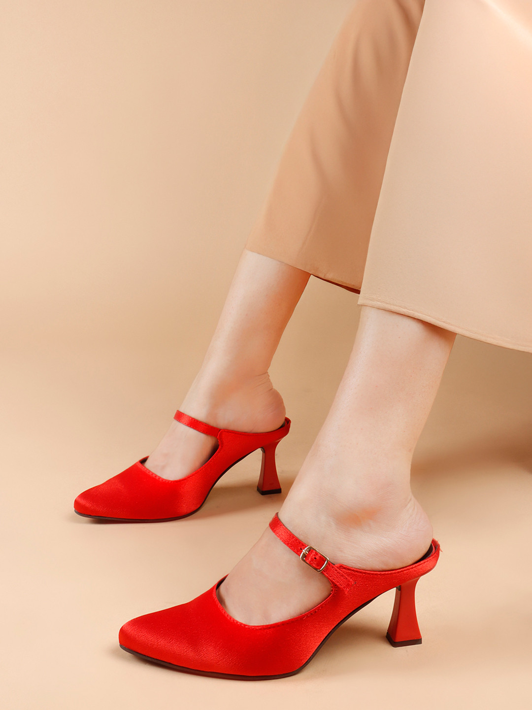 PLANET WALK Women Kitten Pumps