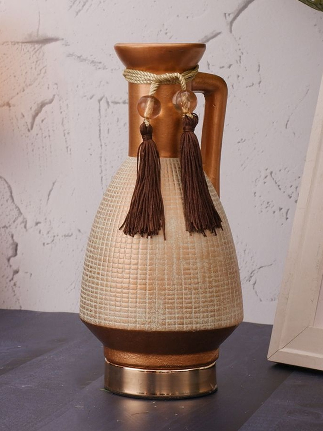 AARVI DECOR STUDIO Ceramic Glossy Decorative Retro Vase