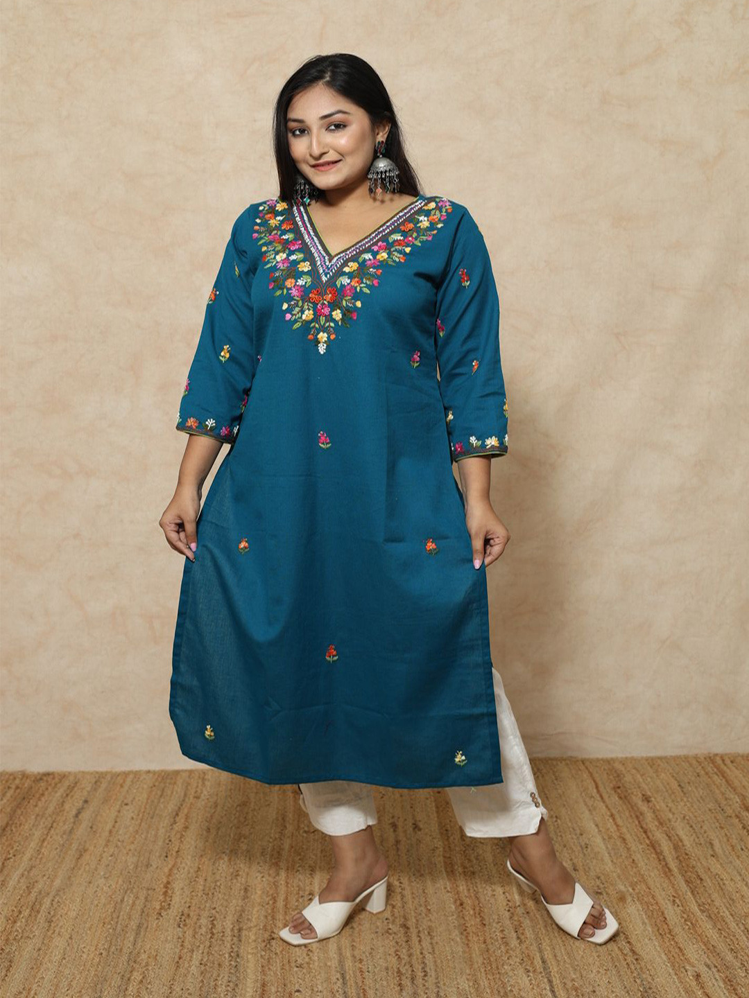 CHICLY CALCUTTA Women Embroidered Thread Work Handloom Kurta