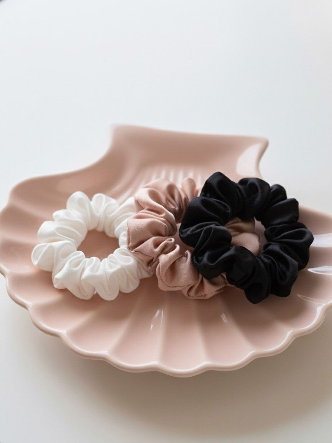 Mueras Set Of 3 Women XL Satin Scrunchies