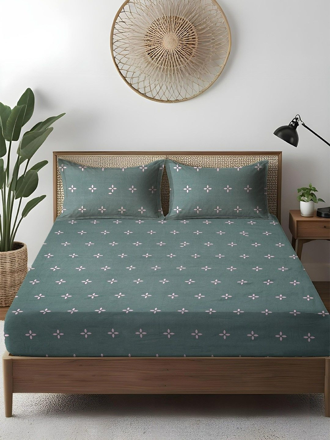 WEAVE AND DECOR Green & Pink Floral 300 TC Bedsheet with 2 Pillow Covers