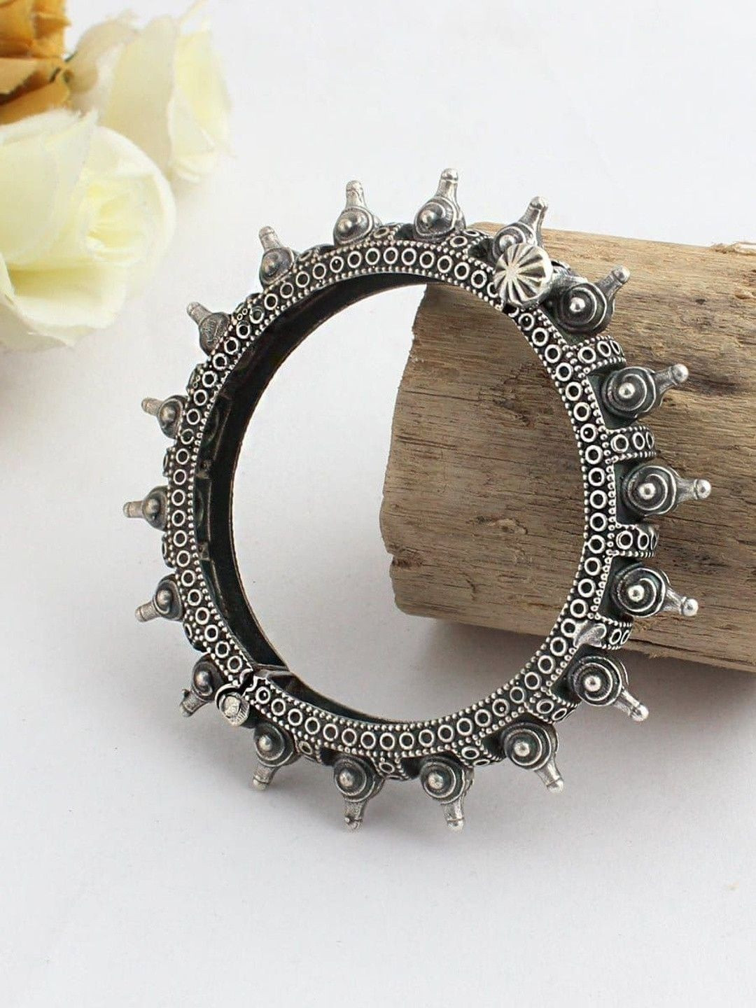 Hardin Style Silver-Plated Antique Spike Design Bangle