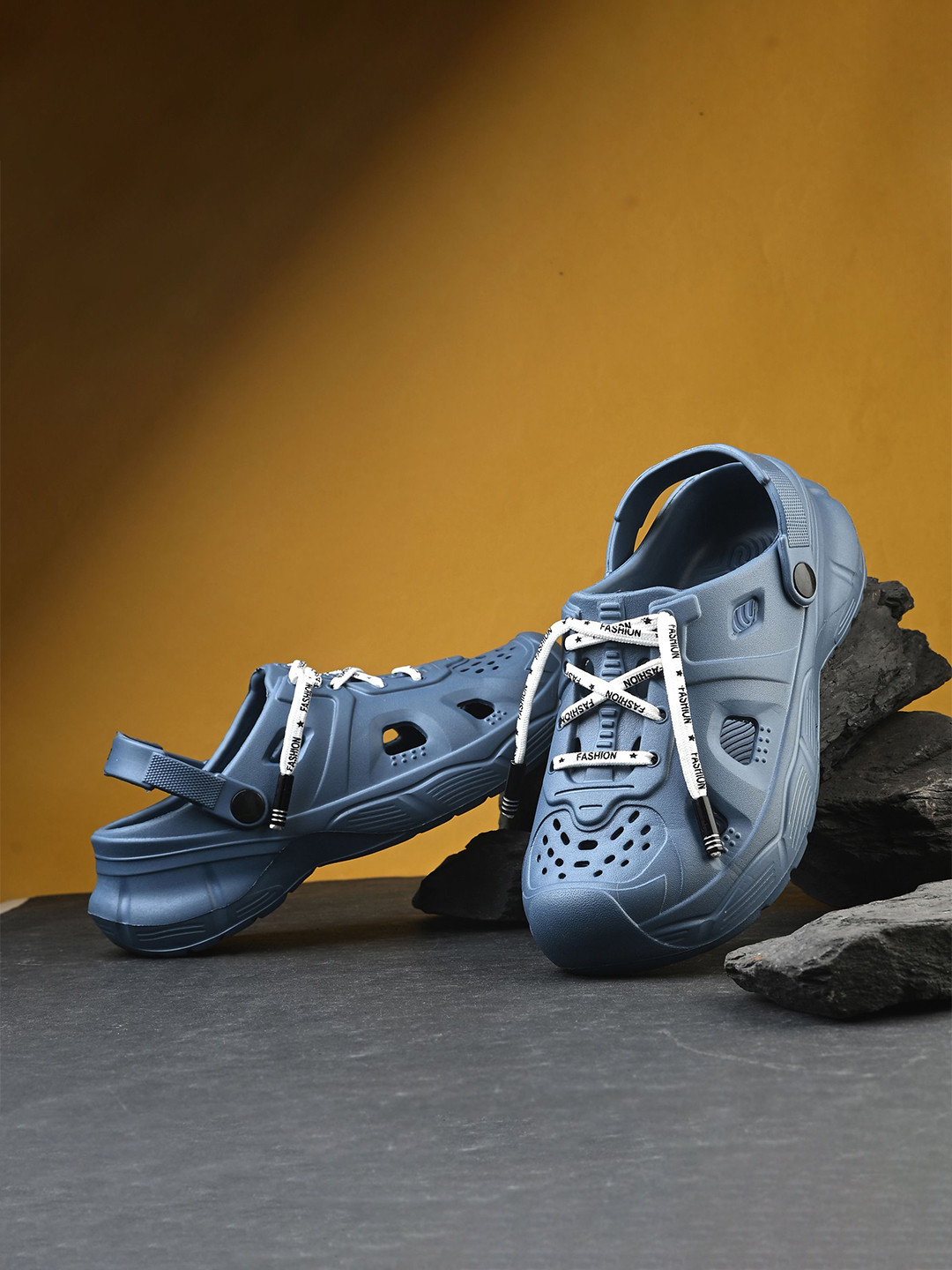 SZN Men Round Toe Lace-Up Chunky Clogs