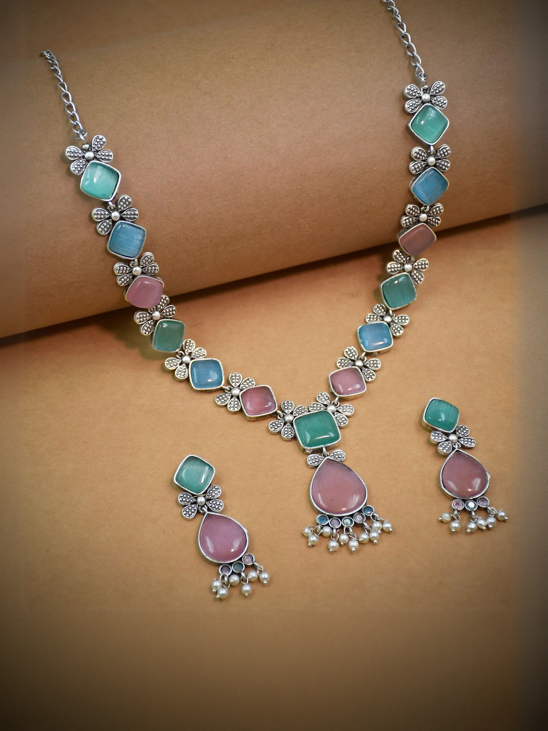 NAMAN ARTS Stone-Studded & Beaded Jewellery Set