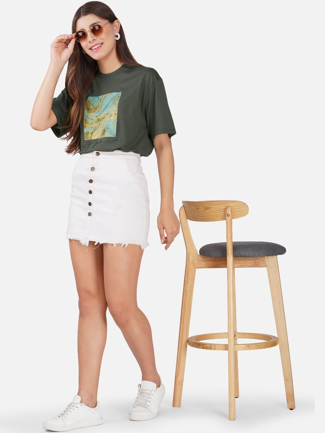 DIVAAS Women Printed 1 T-shirt