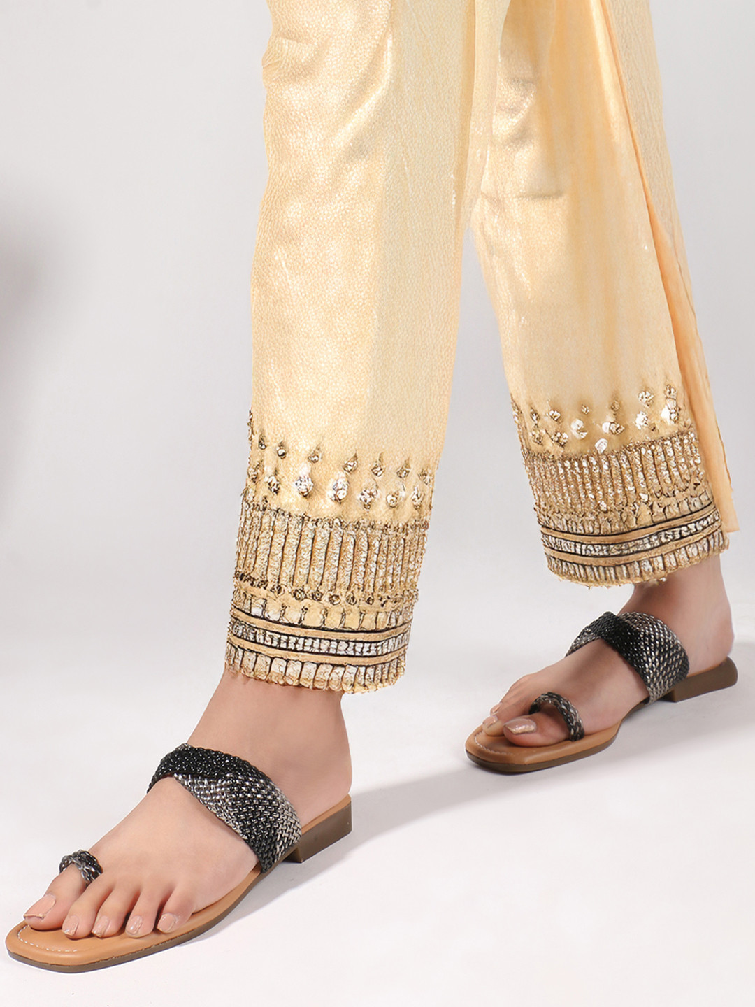 PLANET WALK Women Colourblocked Ethnic Slip-On One Toe Flats