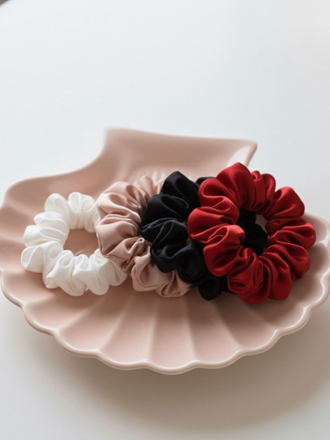 Mueras Set Of 4 Women XL Satin Scrunchies