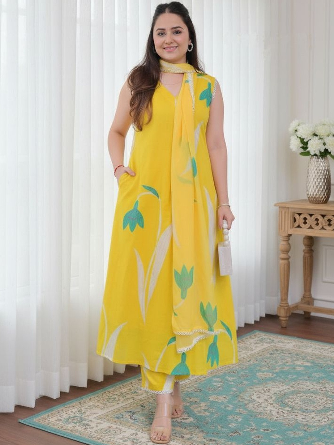 ARADHNA Women Floral Printed Regular Kurta with Trousers & With Dupatta