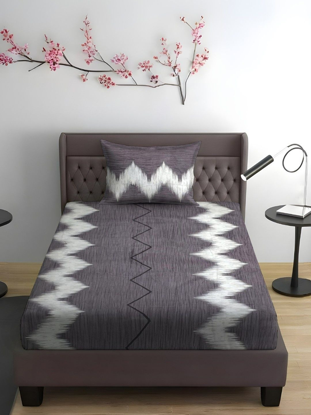 WEAVE AND DECOR Black & White Geometric 300 TC Single Bedsheet with 1 Pillow Covers