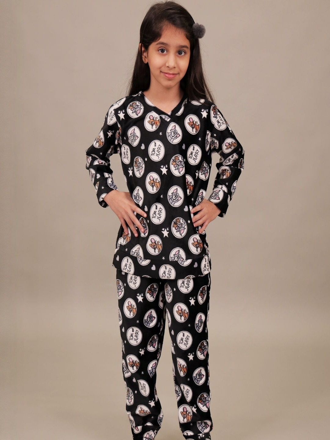 Grit N Groove Girls Printed V-Neck T-shirt With Pyjamas