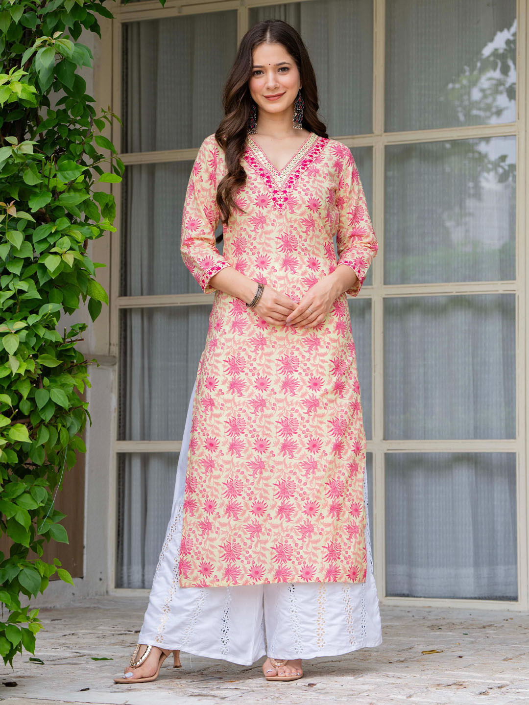 BHATRAS Women Floral Embroidered Mirror Work Floral Kurta