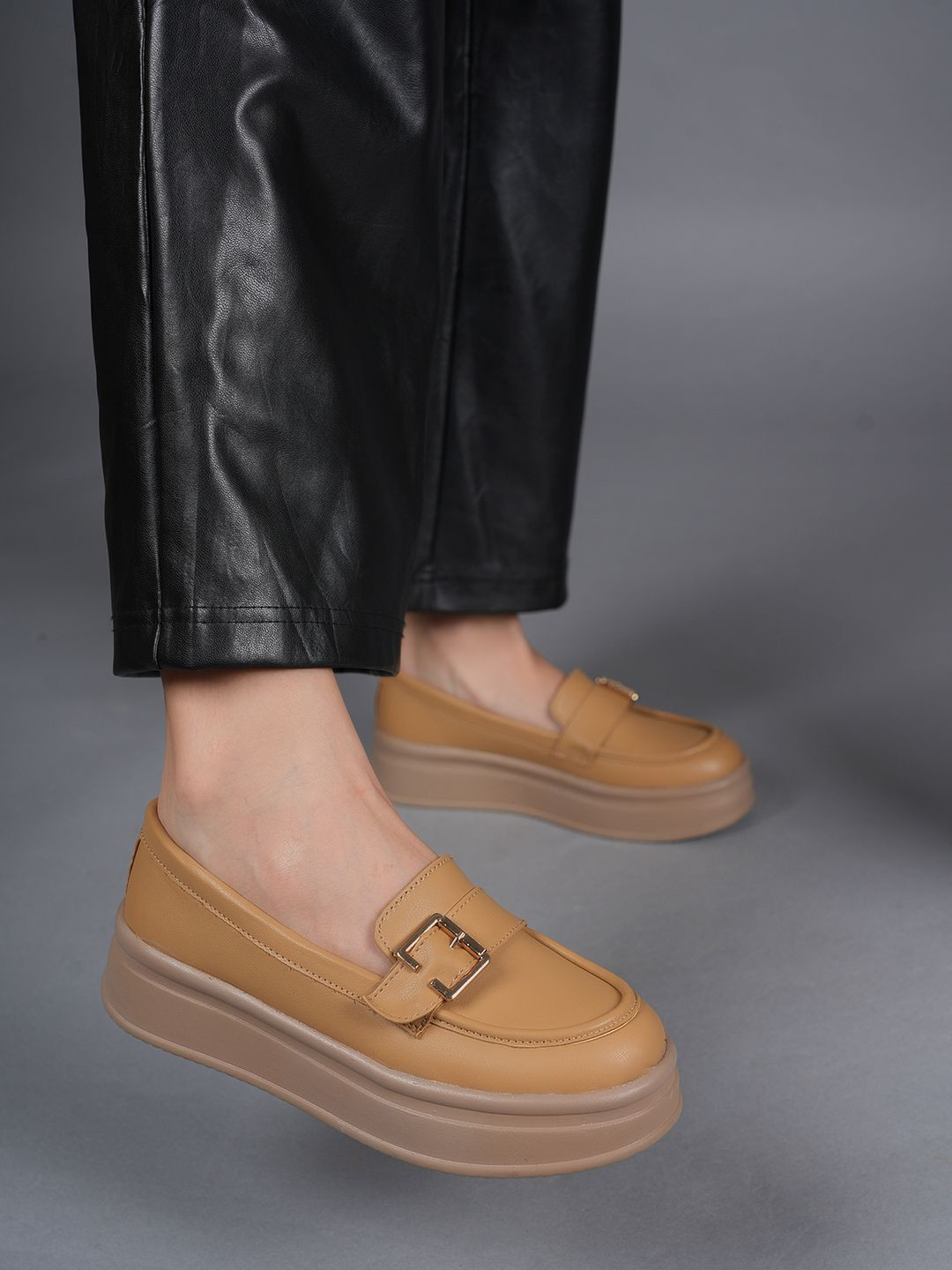 The Roadster Lifestyle Co Women Round Toe Comfortable Casual Loafers With Buckle Detail