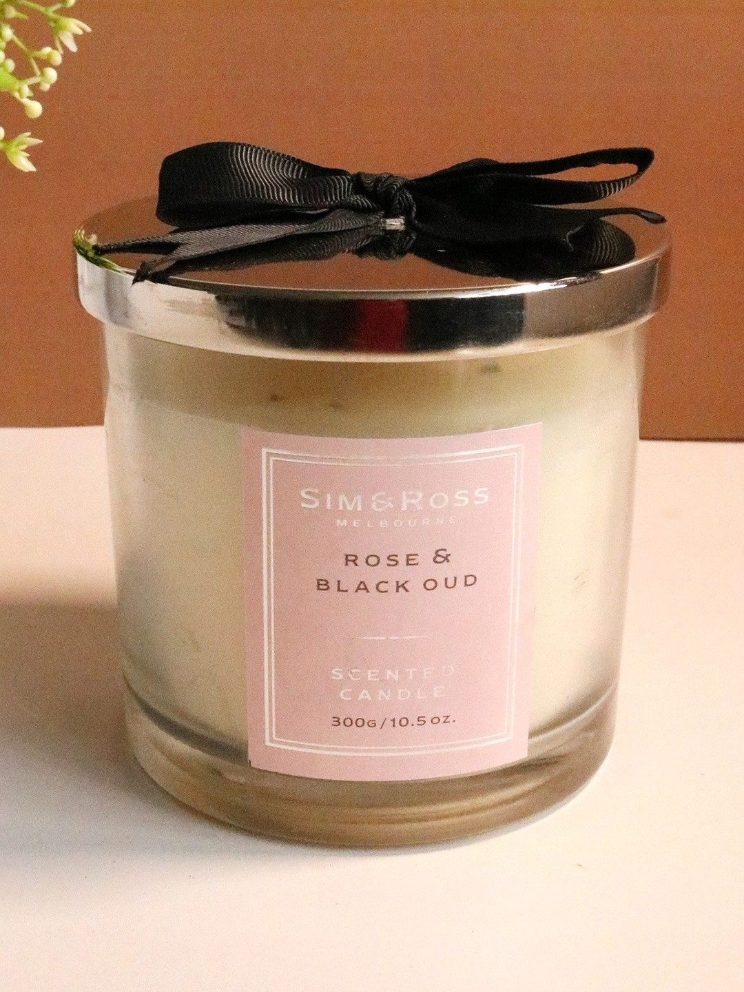 Sim & Ross Cream Oud Scented Bow Jar Candle