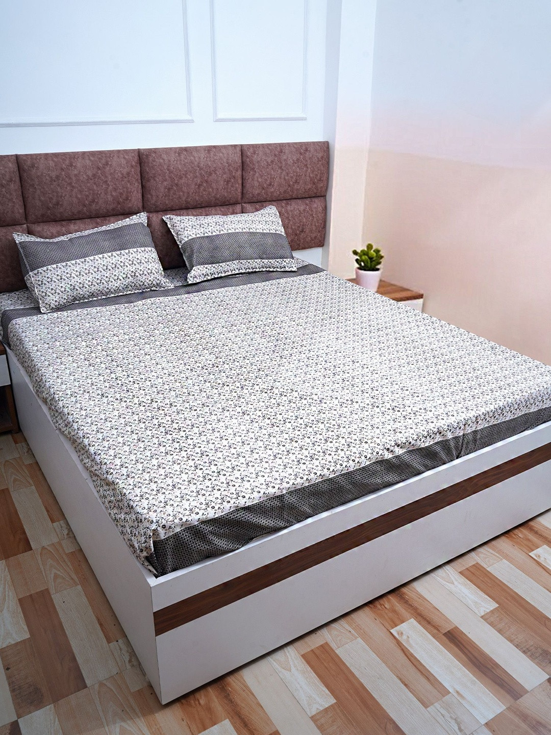 Adwitiya Collection Floral 210 TC Queen Bedsheet with 2 Pillow Covers