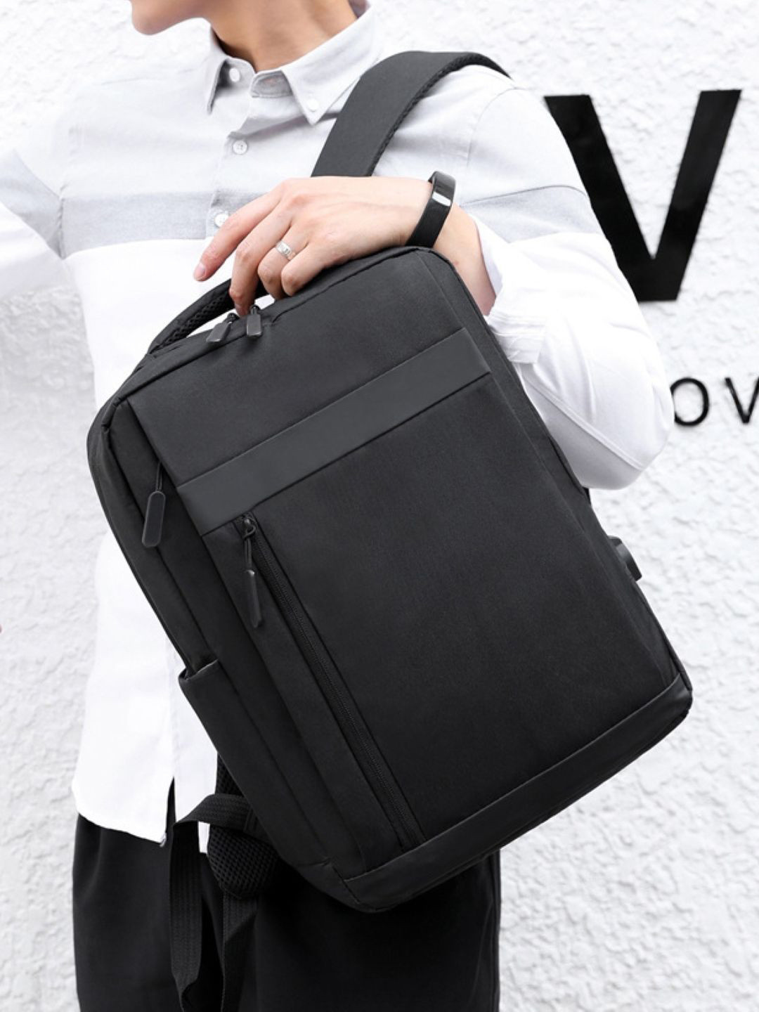 StyleCast Men Medium Backpack with USB Charging Port