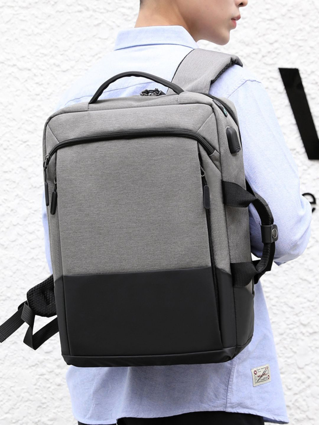 StyleCast Men 24 to 30 Litres Backpack With Padded Shoulder Strap