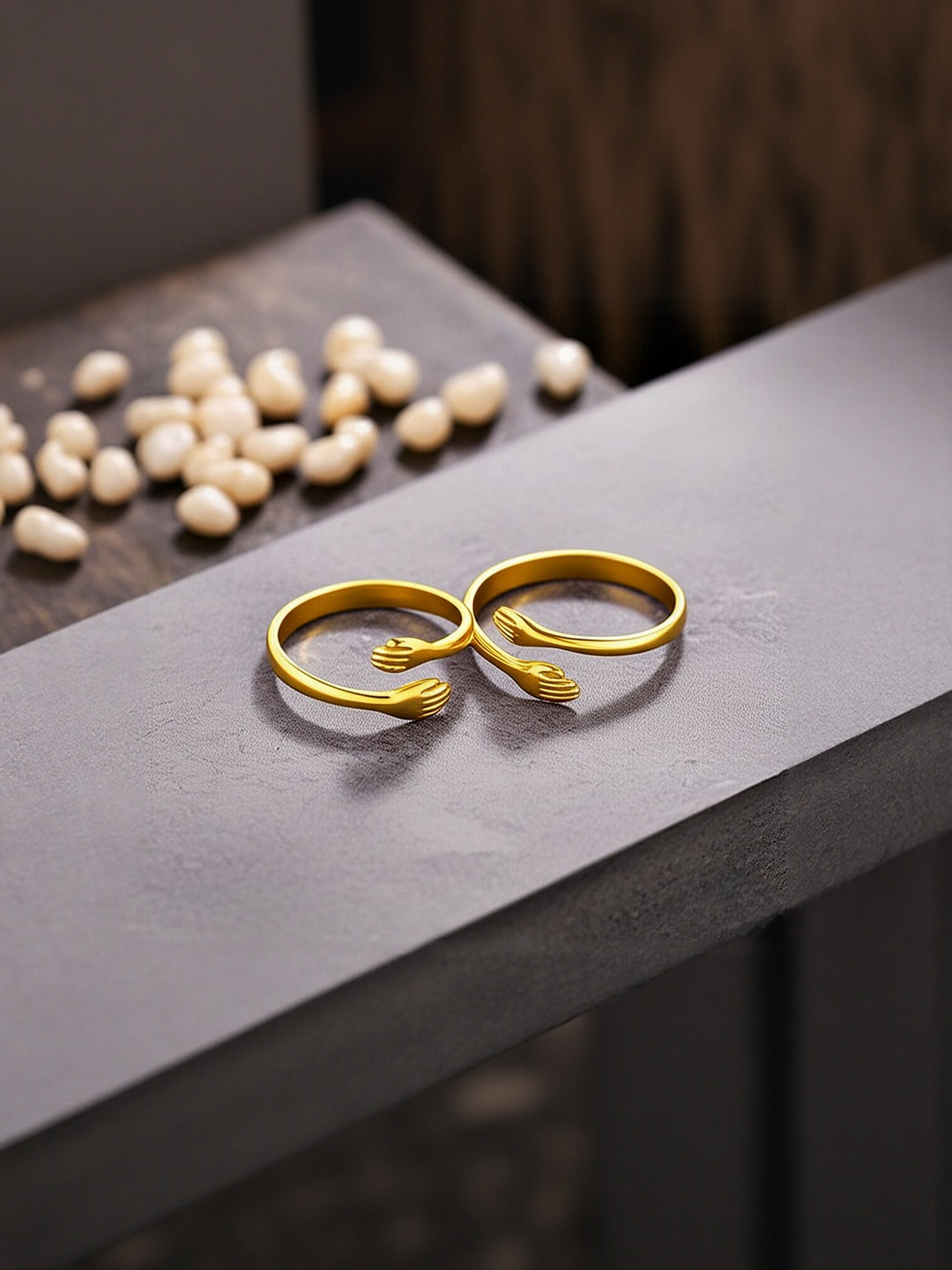 DressBerry Set Of 2 Gold-Plated Adjustable Hug Finger Rings