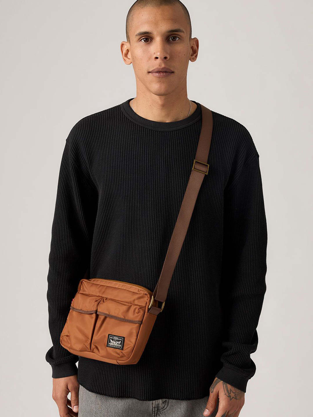 Levis Men Solid Messenger Bag