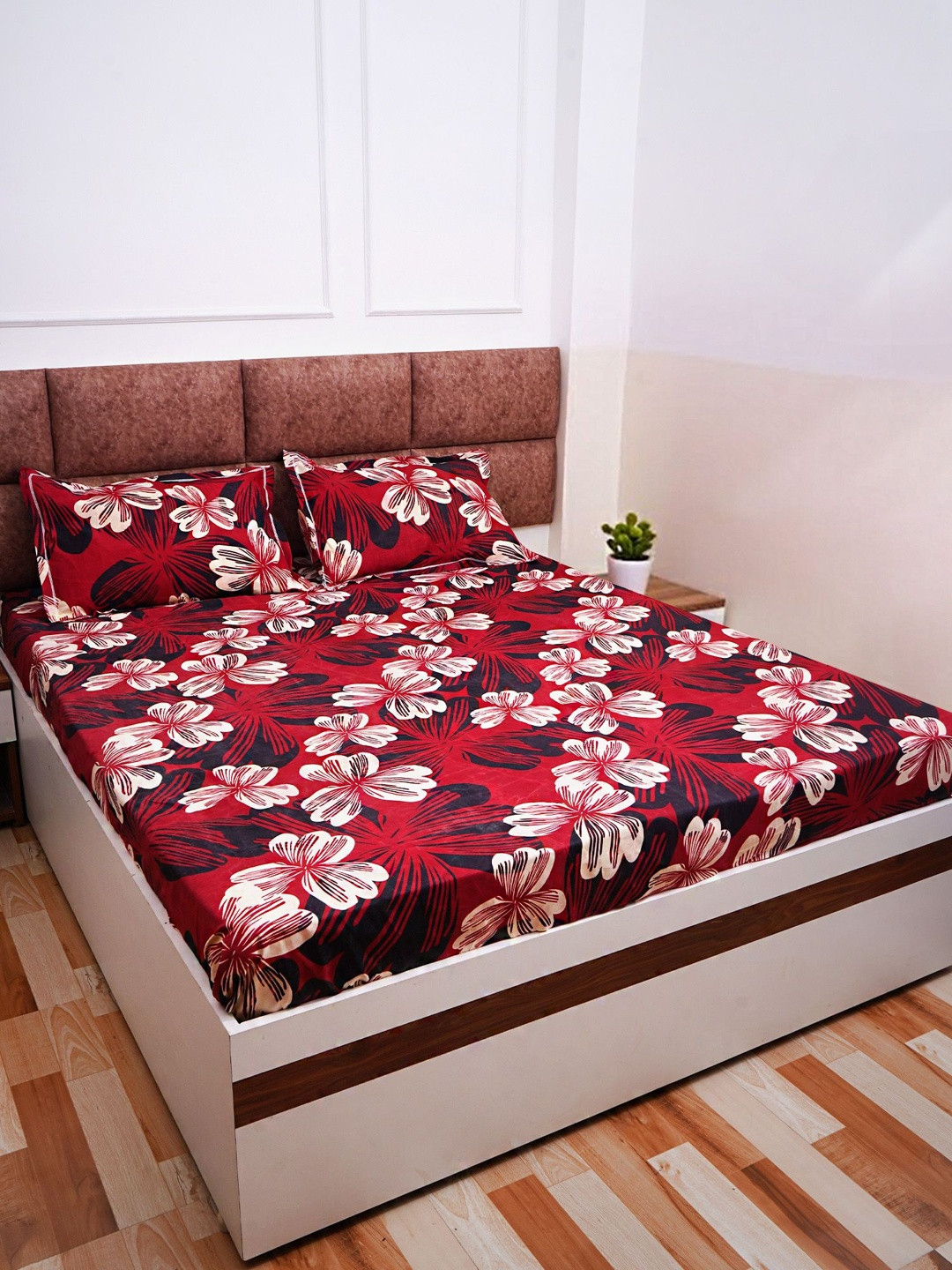 Adwitiya Collection Floral 210 TC Queen Bedsheet with 2 Pillow Covers