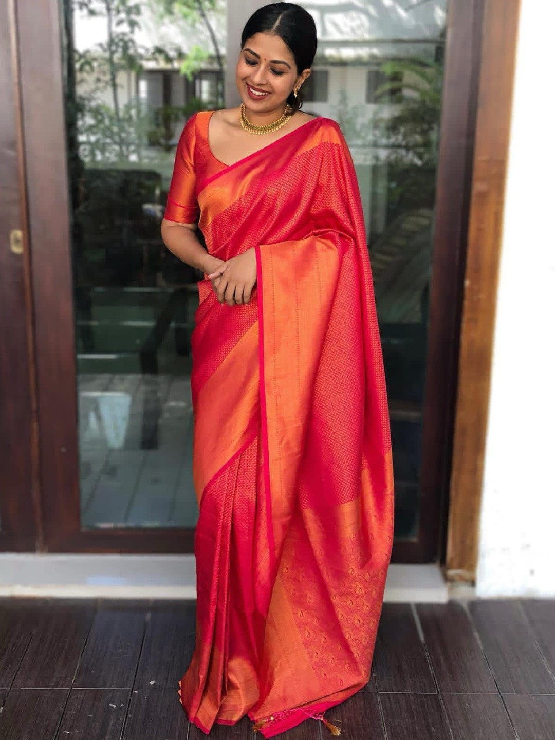 VASTRAAVEDAA Woven Design Zari Banarasi Saree