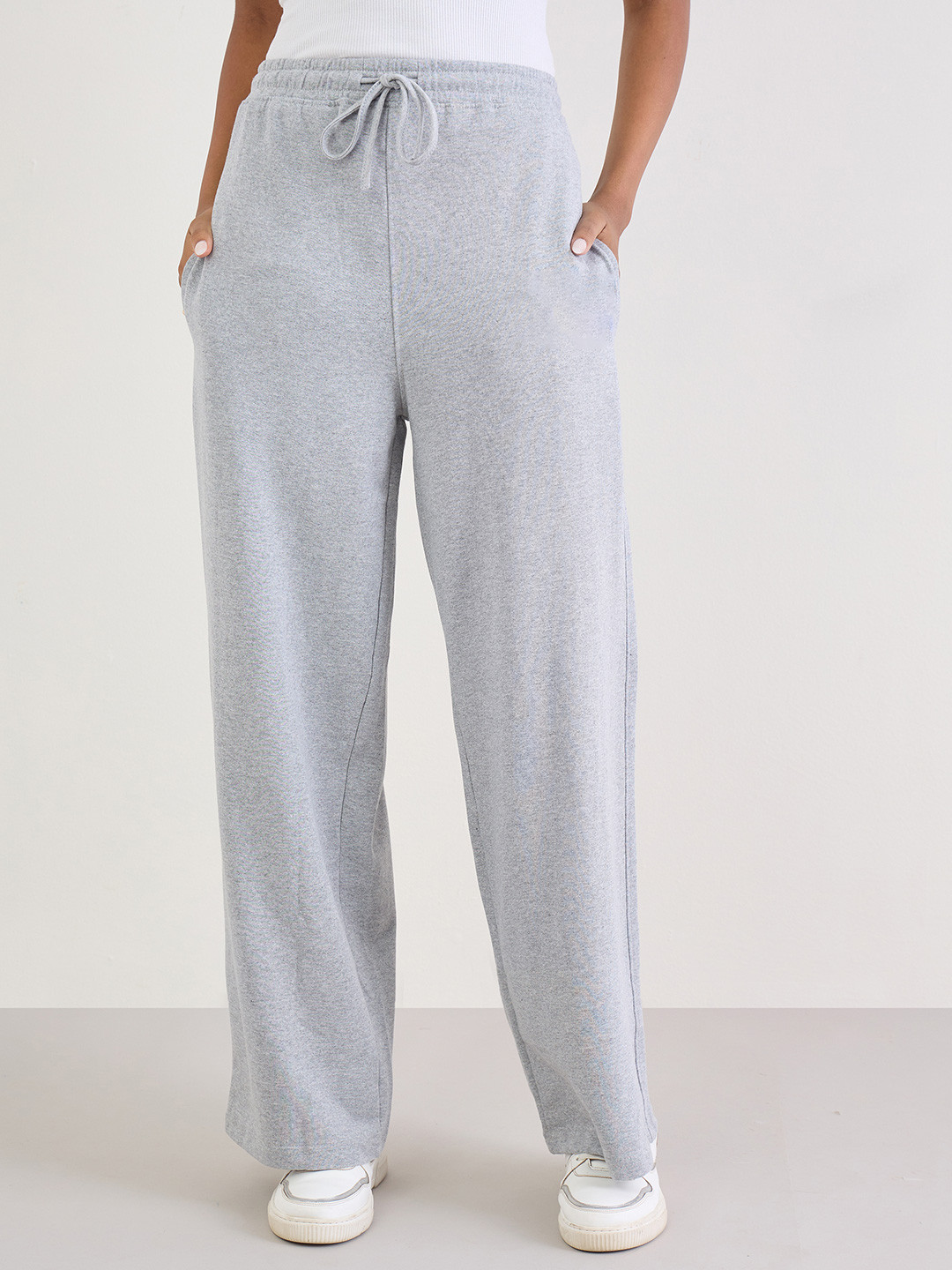 Styli Women Solid Mid-Rise Wide Leg Track Pants