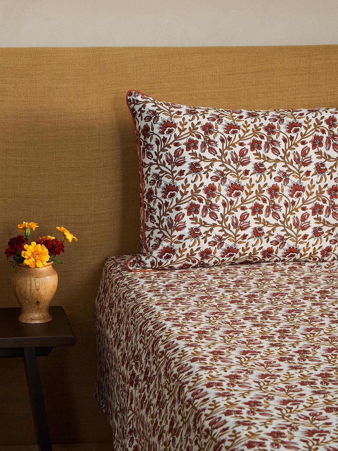 H&M Red And Beige Pure Cotton Single Patterned Bed Sheet Set