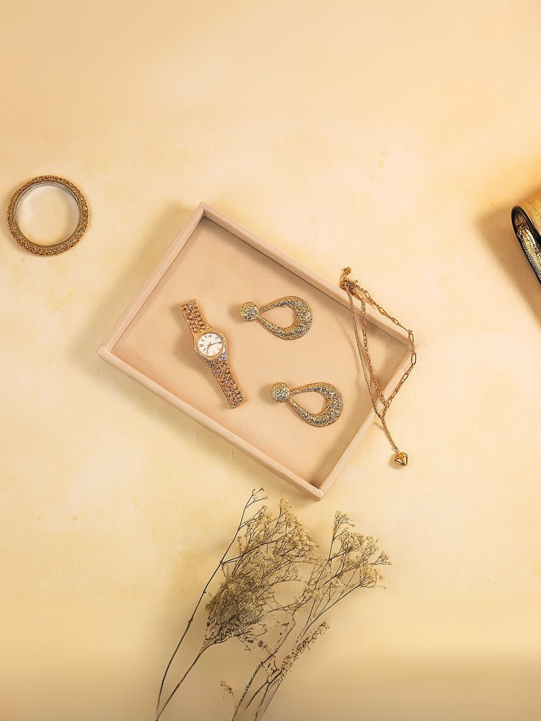 THE BIG TROVE Cream-Coloured Set of 1 Reusable Jewellery Organiser Organisers