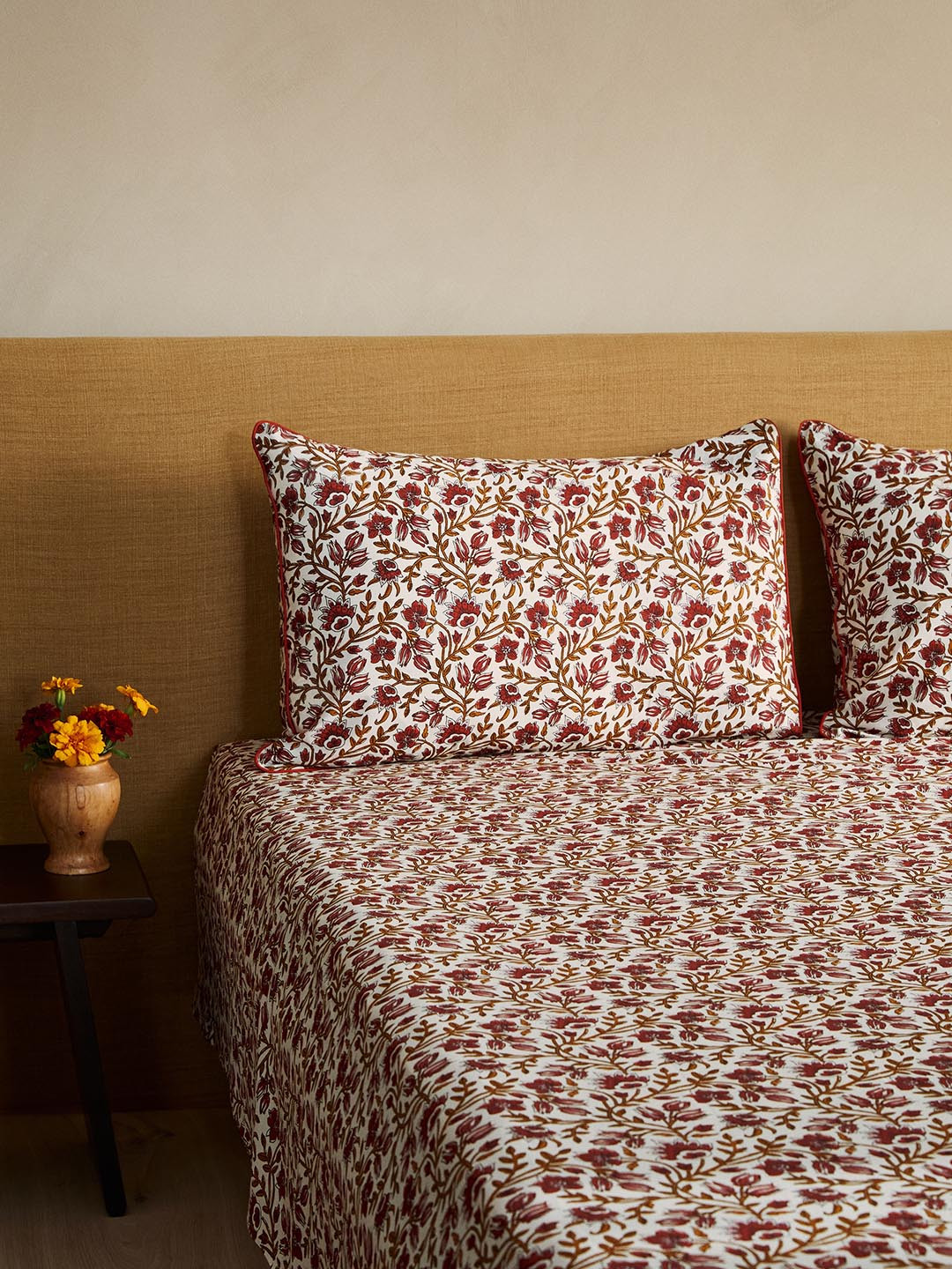 H&M White And Red Pure Cotton Double King Patterned Bed Sheet Set