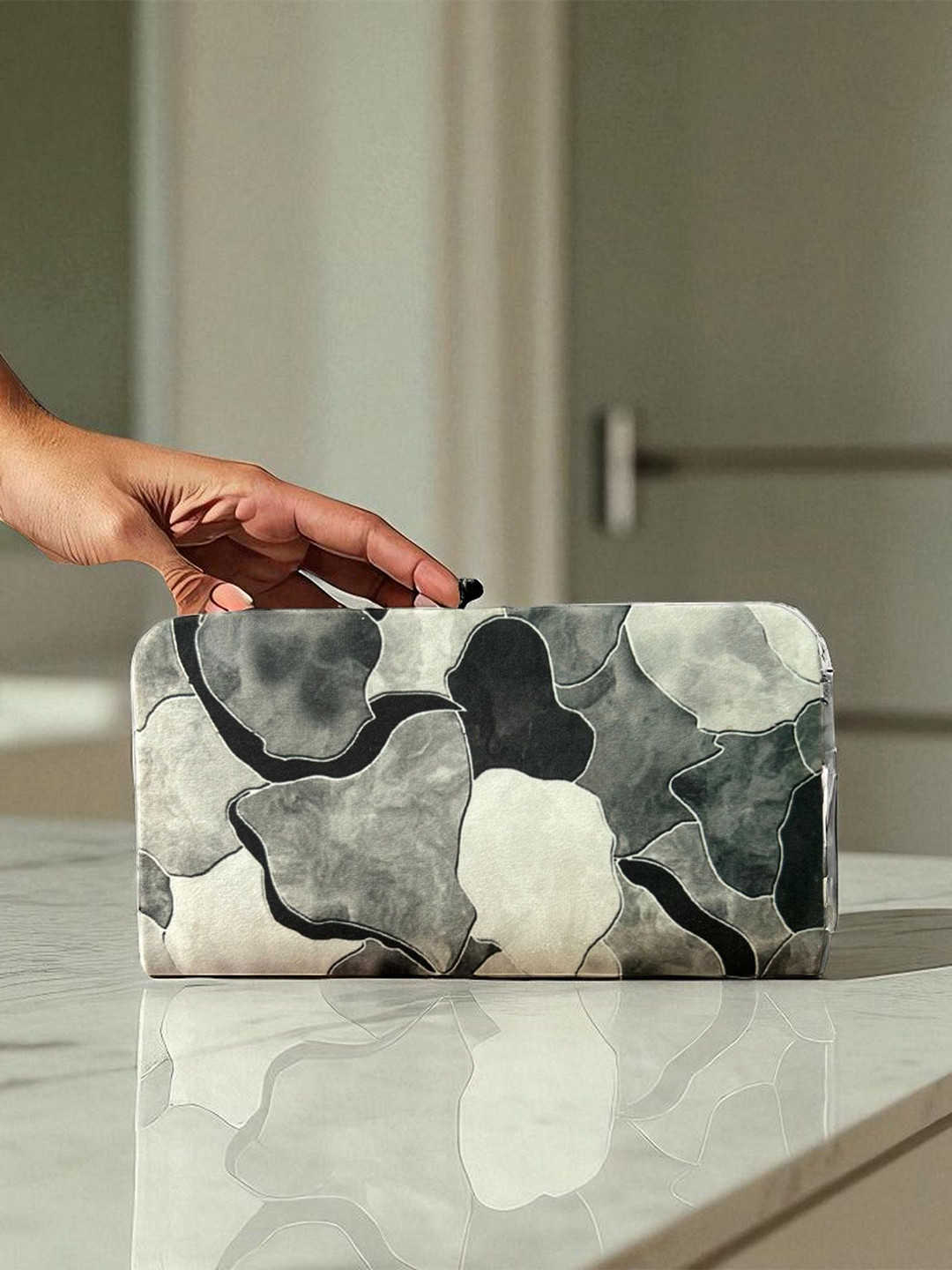 CLARIS JAMES Printed Envelope Clutch