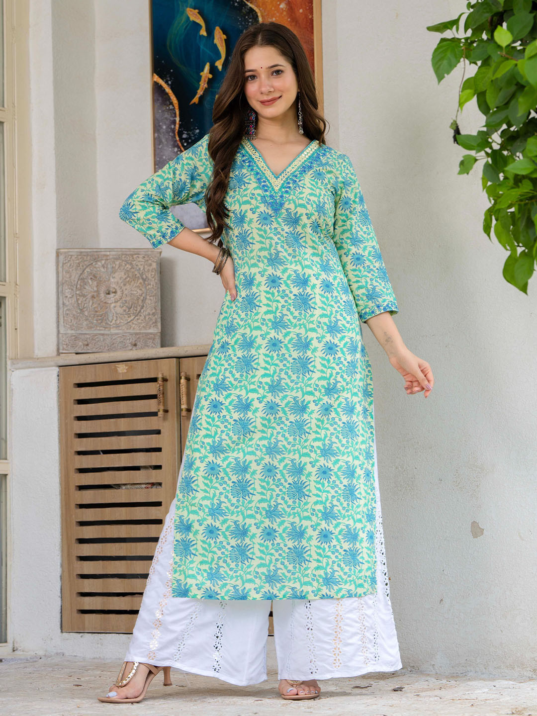 BHATRAS Women Floral Embroidered Mirror Work Floral Kurta