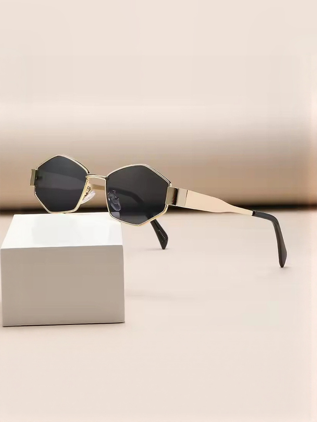 HAYDEN haiza Unisex Oversized Sunglasses with UV Protected Lens DIA-01