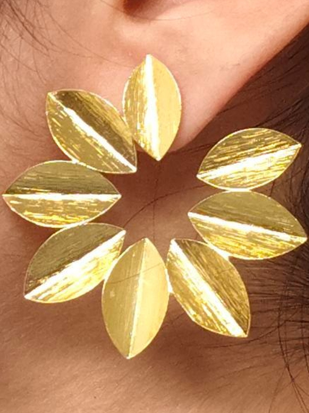 Hardin Style Floral Studs Earrings