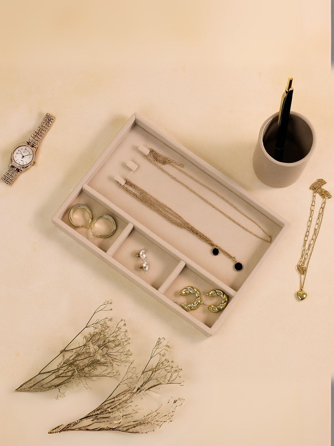 THE BIG TROVE Cream-Coloured Set of 1 Reusable Jewellery Organiser Organisers