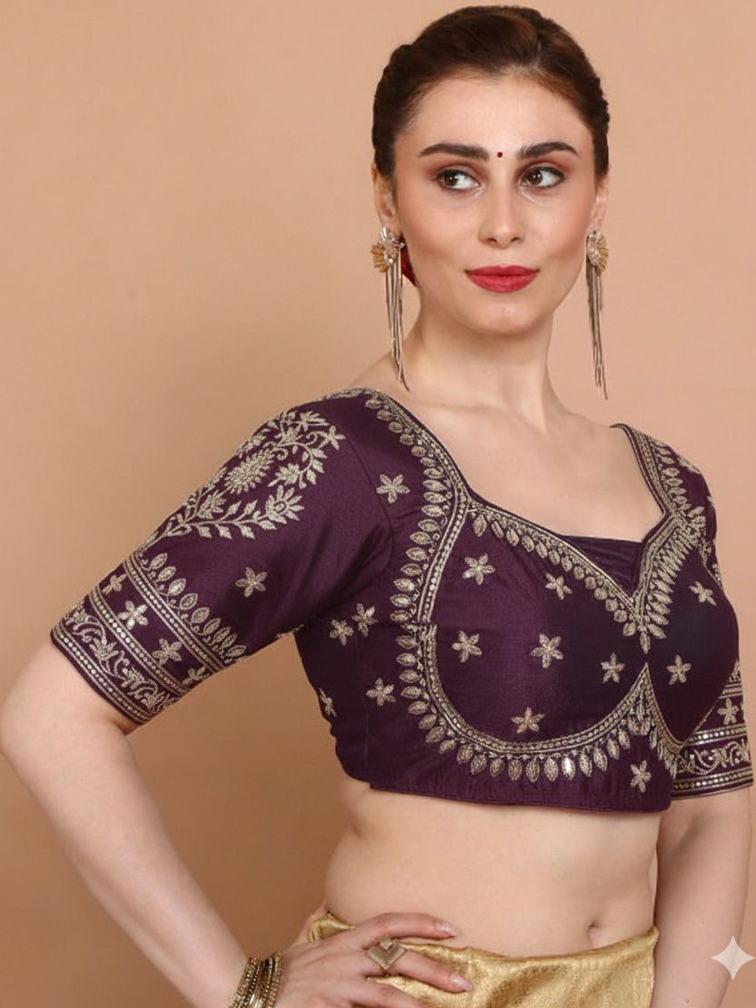 VRAGI Women Floral Embroidered Sweetheart Neck Saree Blouse